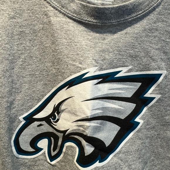 NFL Team Apparel Philadelphia
Eagles Football Gray T-shirt Men's
Size Large - Picture 2 of 3